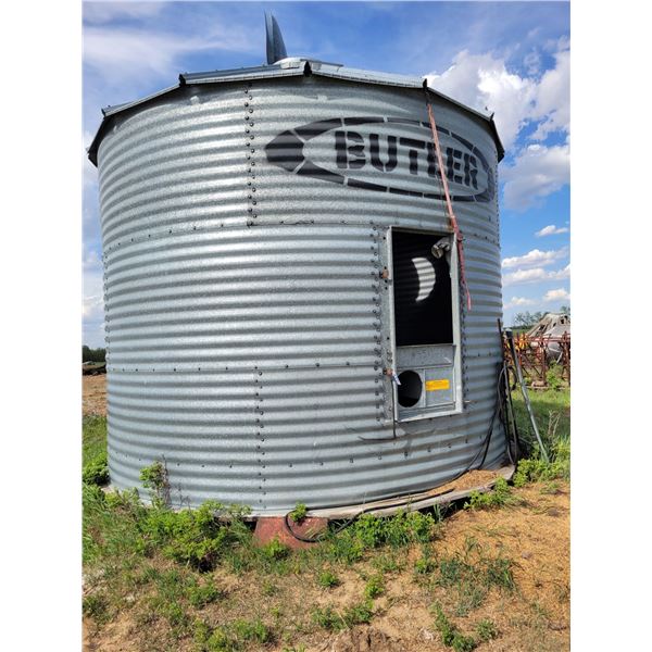 3 ring Butler grain bin. Flat bottom, decent floor. Good condition. 14ft diameter.