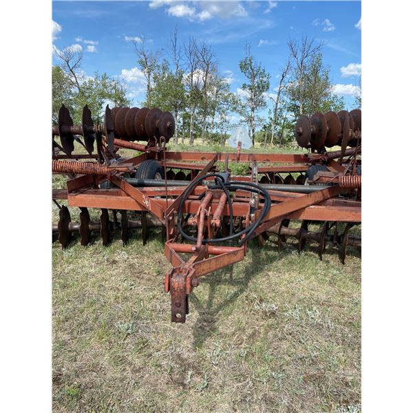 International wing type disc. SN 0470000U012647.