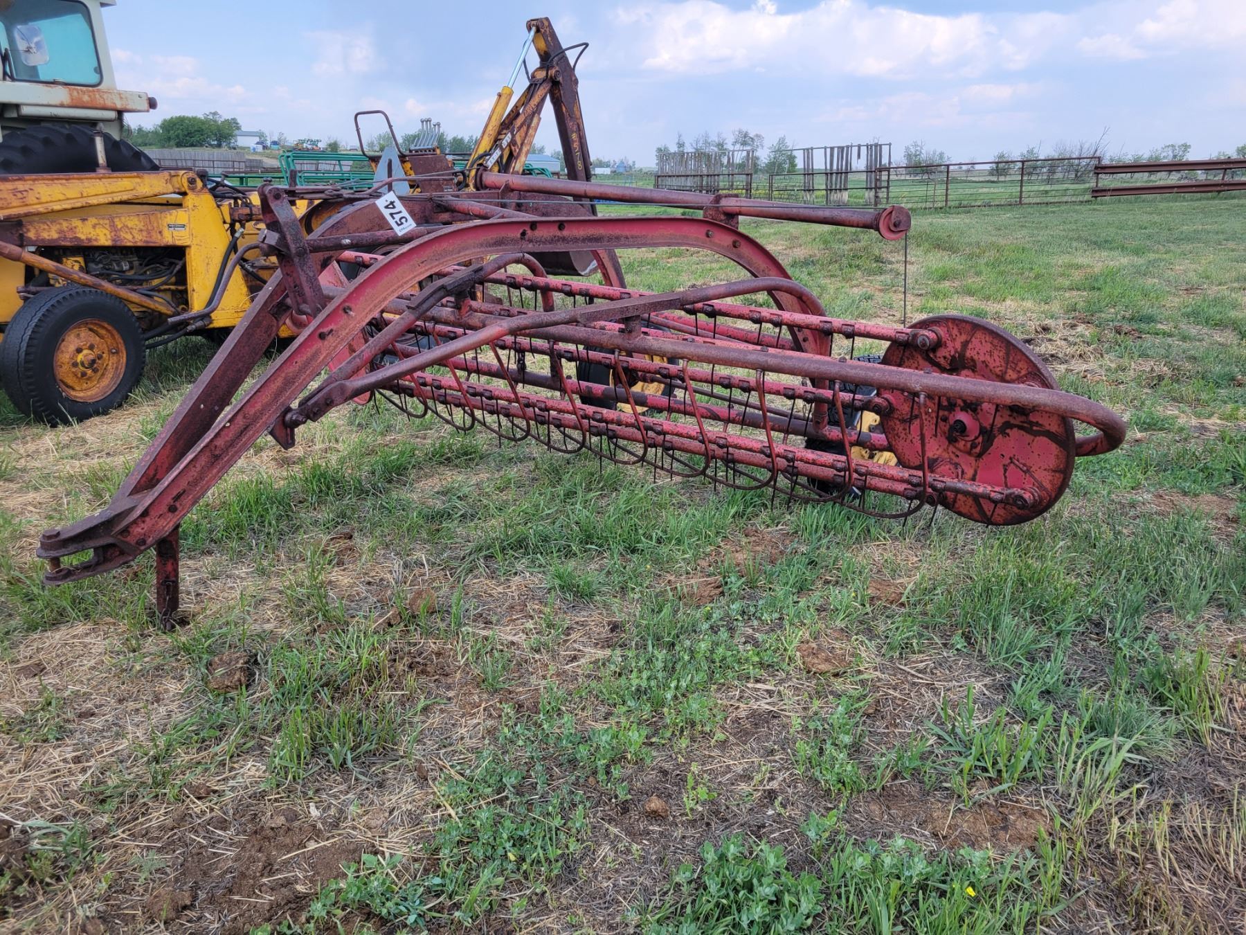 Massey Ferguson side deliver rake. Approx 10ft. Model 36. SN 024796.