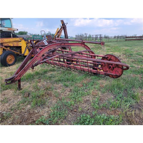 Massey Ferguson side deliver rake. Approx 10ft. Model 36. SN 024796.