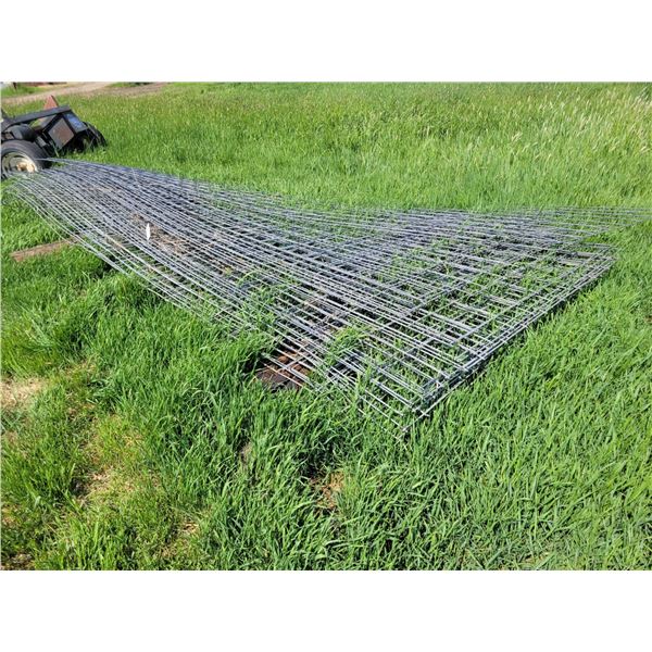 Approx 25 hog panels. 16ft, 52"tall.