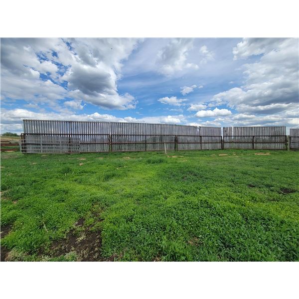 Approx 4 sections of 24ft windbreak panels. One 16ft gate. Good condition.