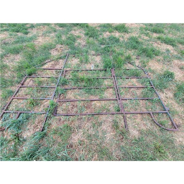 10ft portable panel w/ walk through gate.