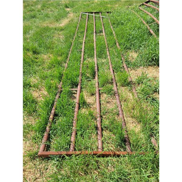 (Selling all together) 2 panels. 24ft, portable. Legs poor.