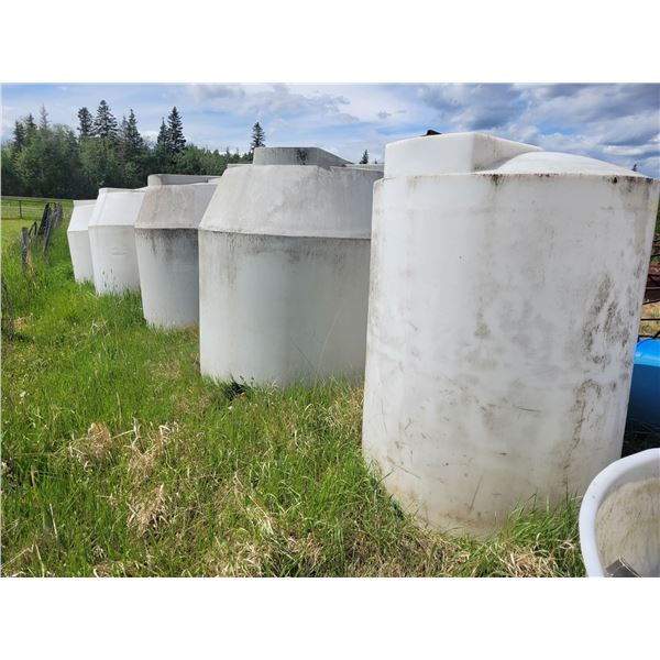 Poly water tanks. 1-approx 300gallon, 4- approx. 1300 gallon. Visible hole in one tank.