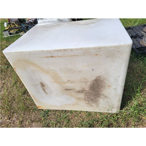 Square poly  water tank. 100 gallon. No valve.