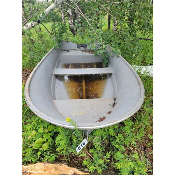 Fibreglass boat. Approx 10ft, condition unknown.