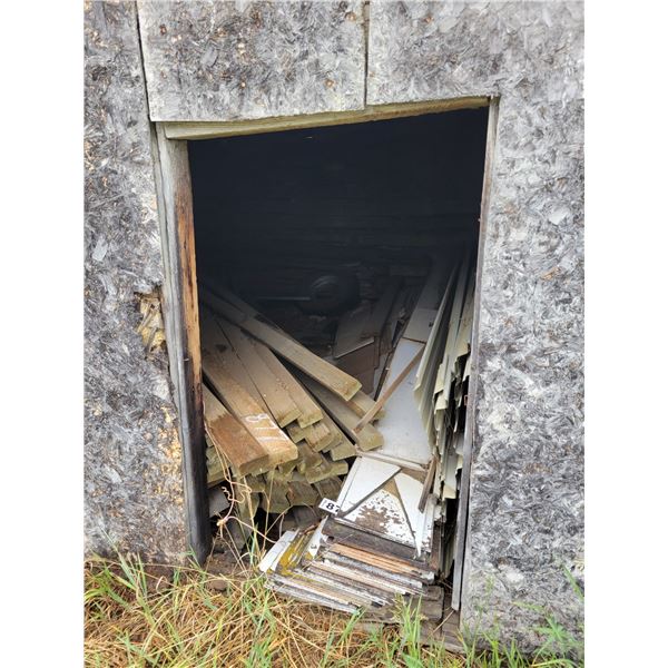 Full lift of 24ft pressure treated 2x4's , approx 12 sheets of tin gable.