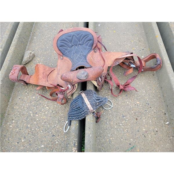 Western saddle. Approx 15", 5.5" gullet w/cinch, latigo etc.