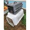 Image 1 : 2 plastic pet carriers. Medium and large size.