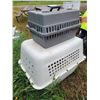 Image 4 : 2 plastic pet carriers. Medium and large size.