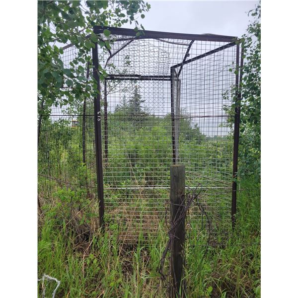 2 x 2 wire cage w/ top and bottom.