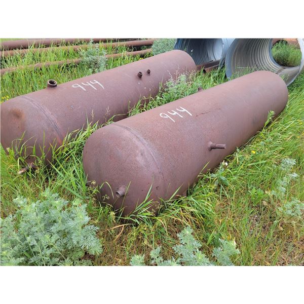 2 pipes of approx  2ft x 7.5" 3/8" pipe with caps.