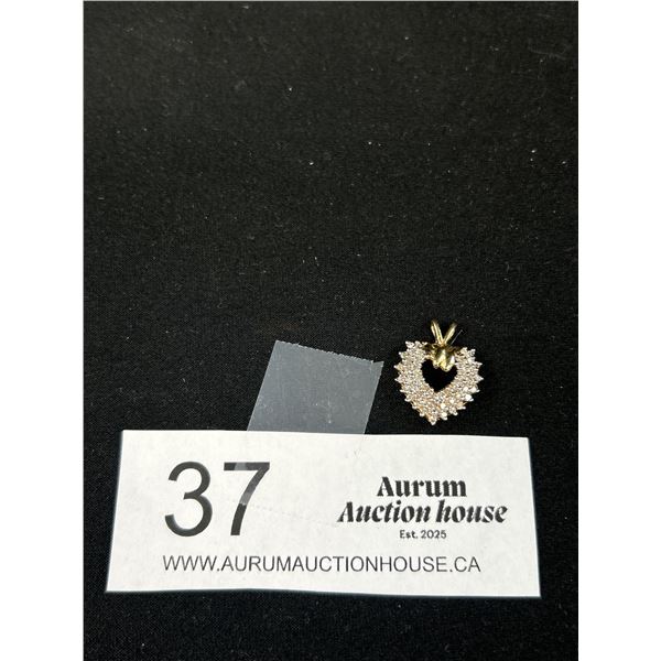 Very Pretty 2.8 gr 10KT Gold Heart Pendant w/ Small Stones