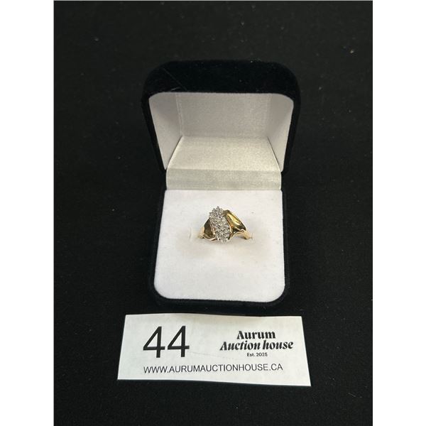 3.4gr 10KT Gold Ring w/ Small Stones Size 6.5