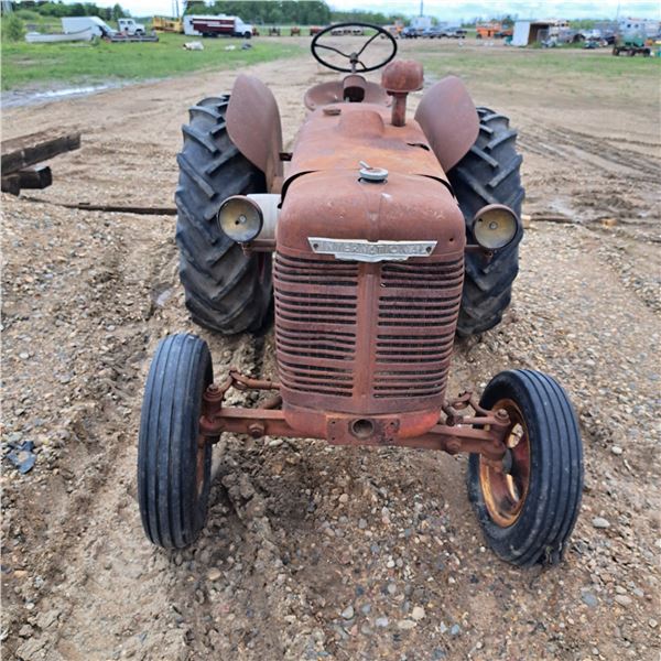 International model W4 tractor- s/n- 25050WI