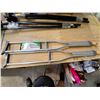 Image 1 : Crutches with a set of Pads