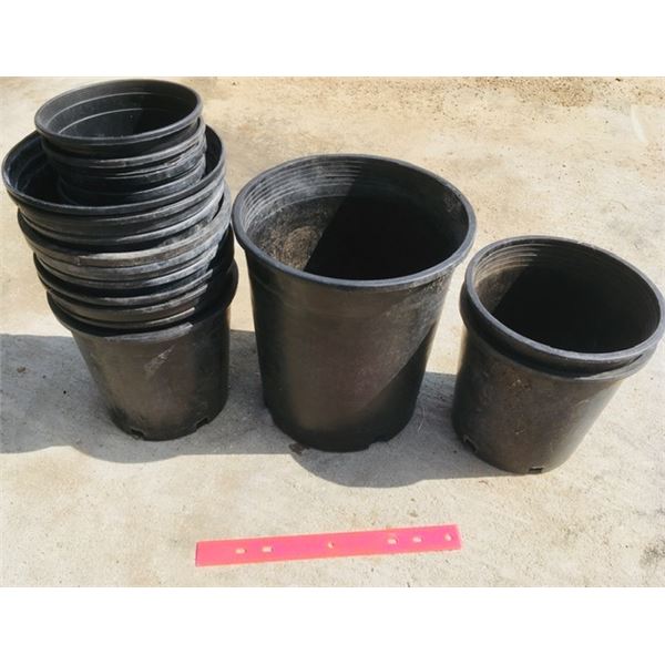 18 assorted plant pots