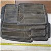 Image 1 : 4 heavy duty floor mats