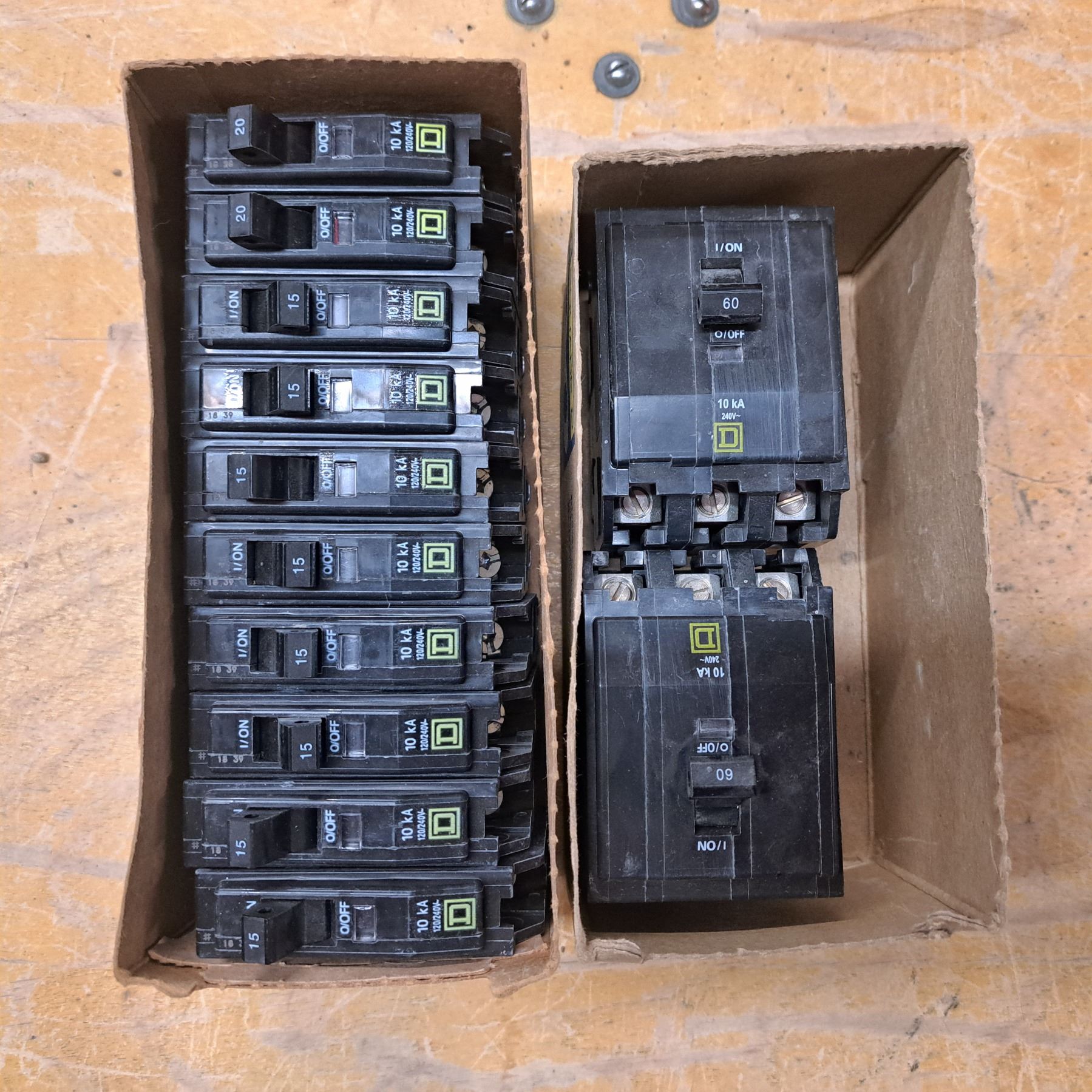 7+ Symbol Breaker Lot of square D breakers - Schmalz Auctions