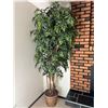 Image 1 : Faux tree