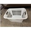 Image 1 : Rubbermaid laundry basket
