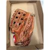 Image 1 : Ball glove