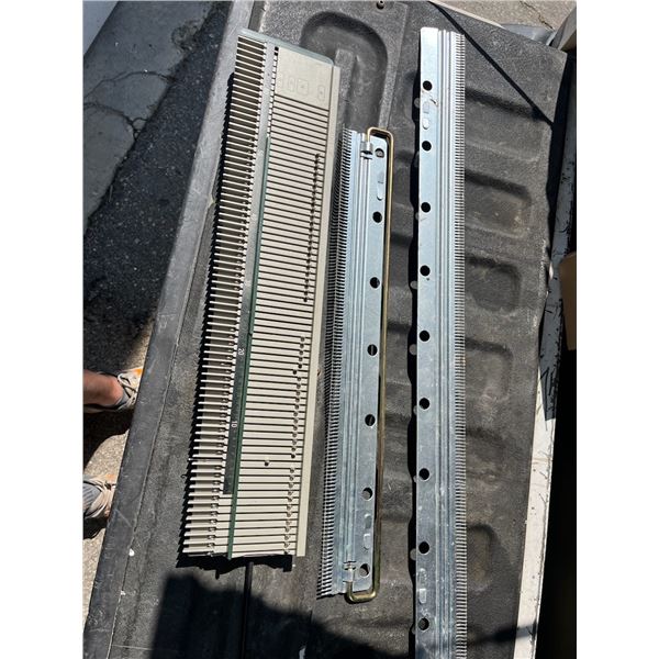 Sweater Knitting Machine -- With Accessories -- Great Condition!