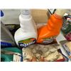 Image 2 : Cleaning supplies