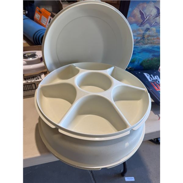 2 Tupperware serving containers