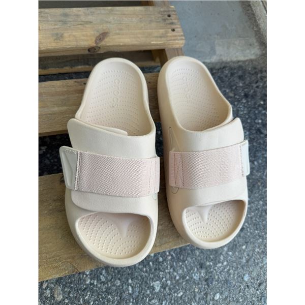 Crocs size women's 11, men's nine