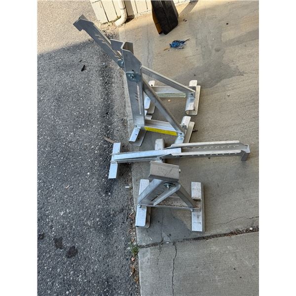 Aluminum ladder, Jacks