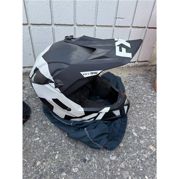 Helmet size not shown