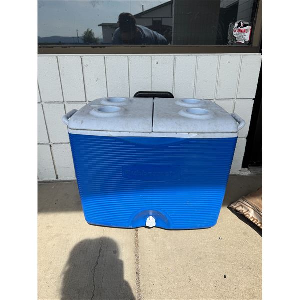 Rubbermaid cooler