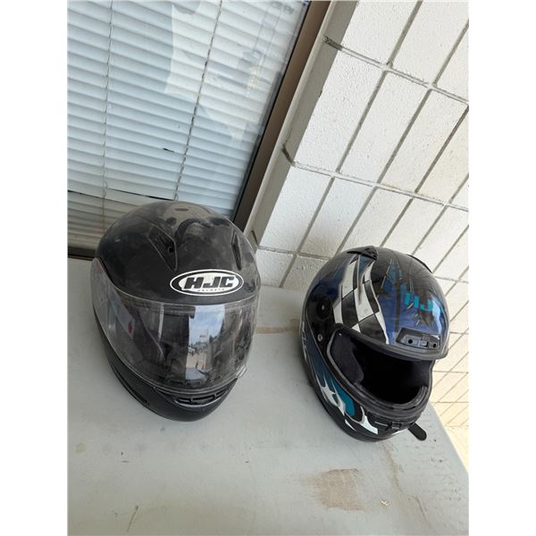 2 helmets