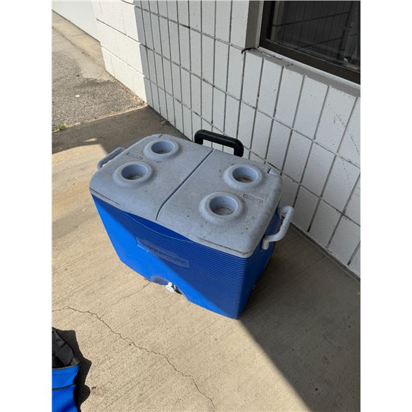 Rubbermaid cooler
