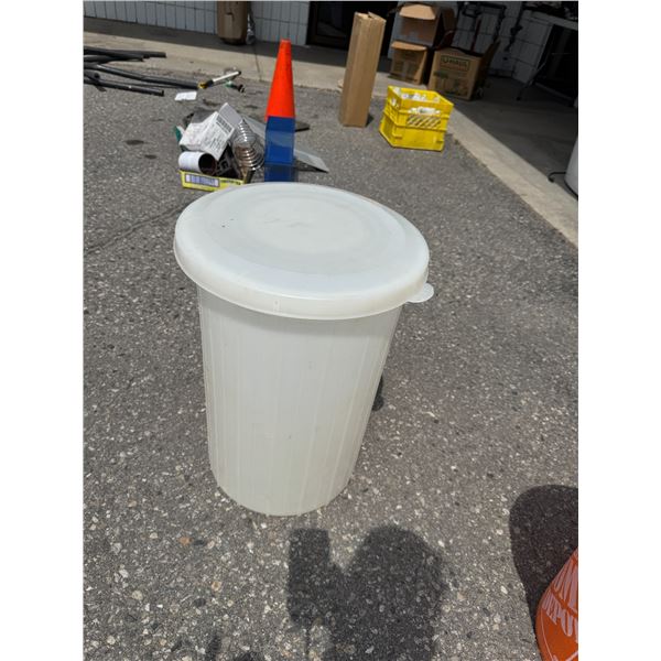 Pail with lid