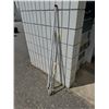 Image 1 : Poles