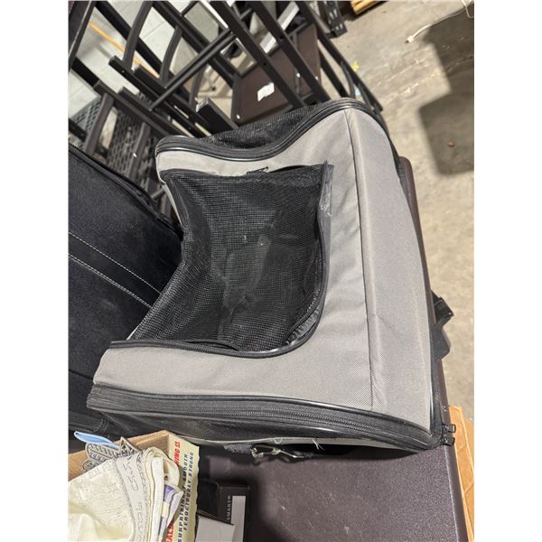 Pet carrier