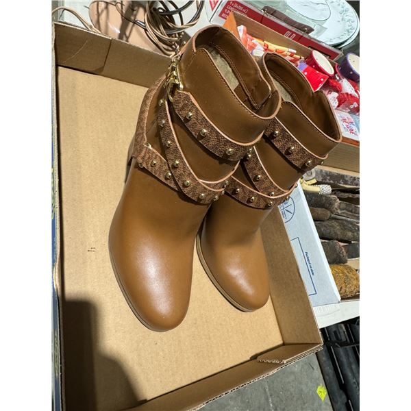 Boots size 10