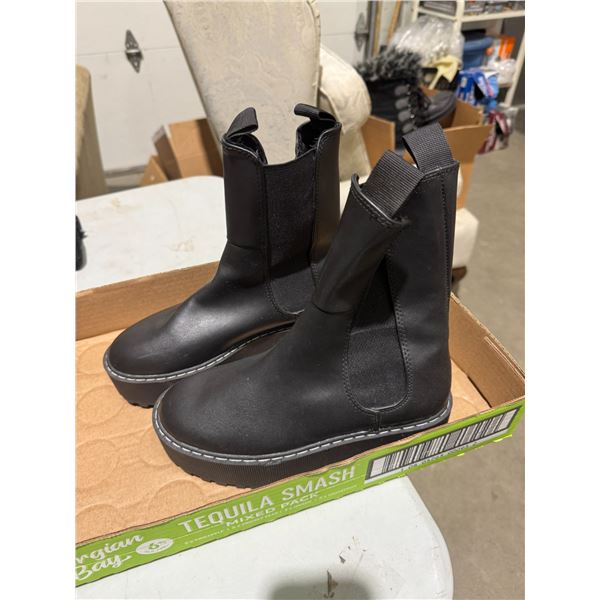 Boots size 37
