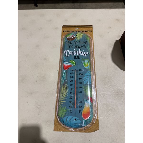Decorative tin thermometer