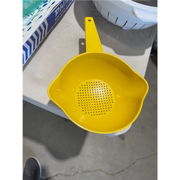 Tupperware strainer