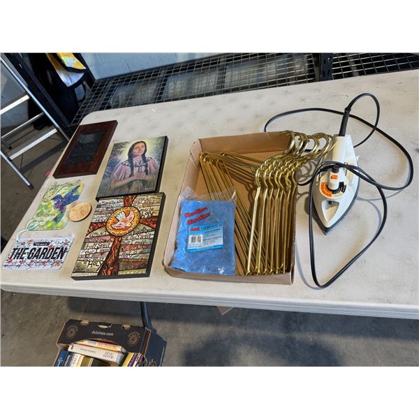 Hangers, wall decor, iron microfiber cloth