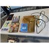 Image 1 : Hangers, wall decor, iron microfiber cloth