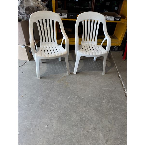 Stacking patio chairs