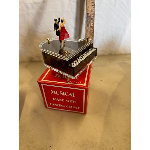 Musical piano with dancing couple