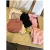 Image 1 : Medium clothing