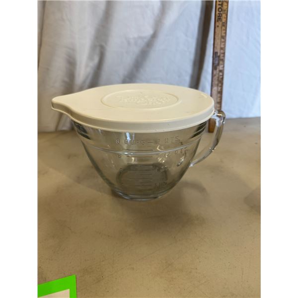 Pampered chef mix single bowl with lid