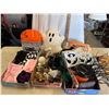 Image 1 : Halloween items